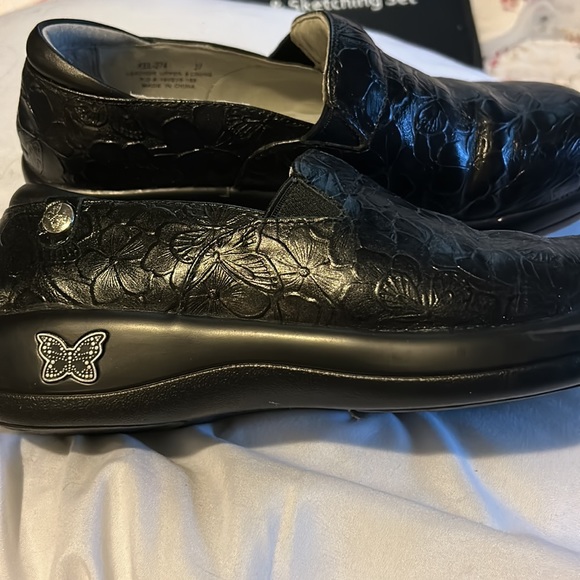 Alegria Slip-ons. - Picture 2 of 8